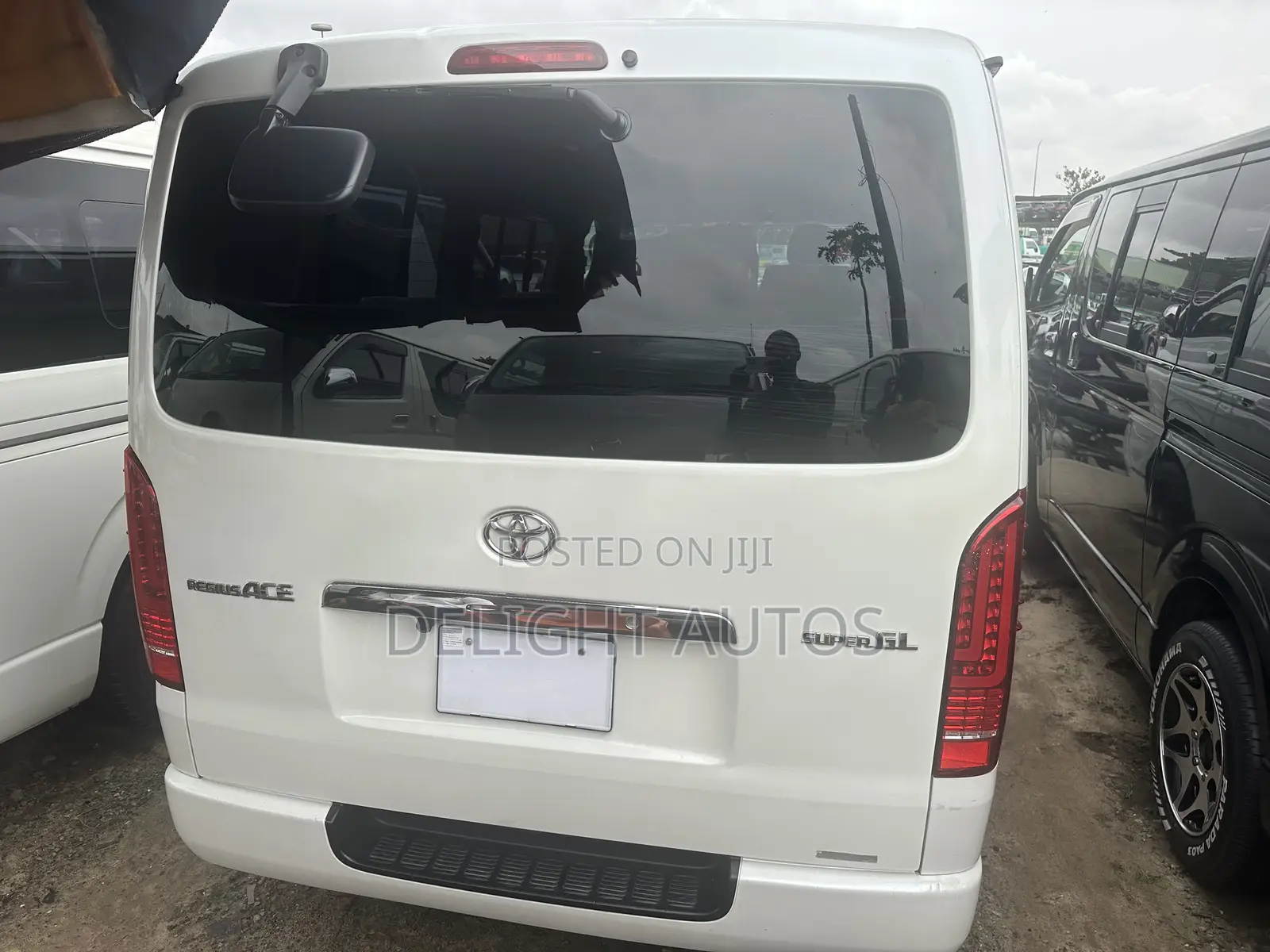 Toyota HiAce 2010 White
