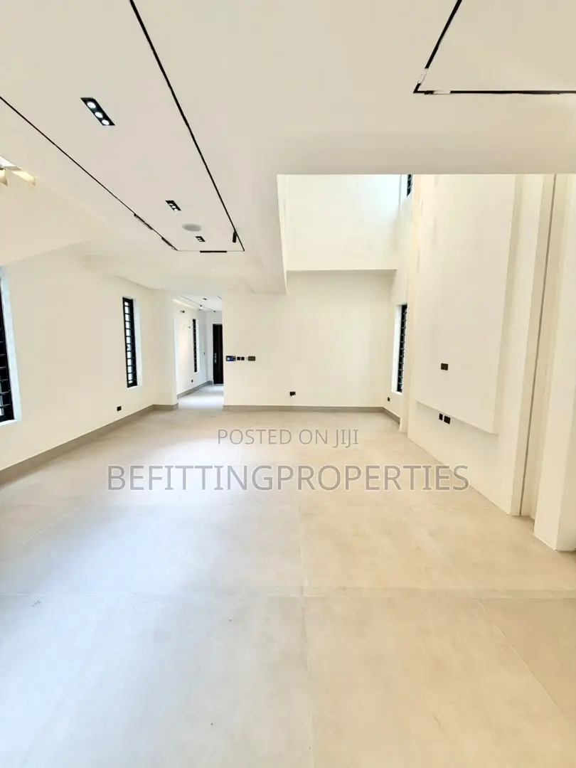 5bdrm Duplex in Lekki for sale