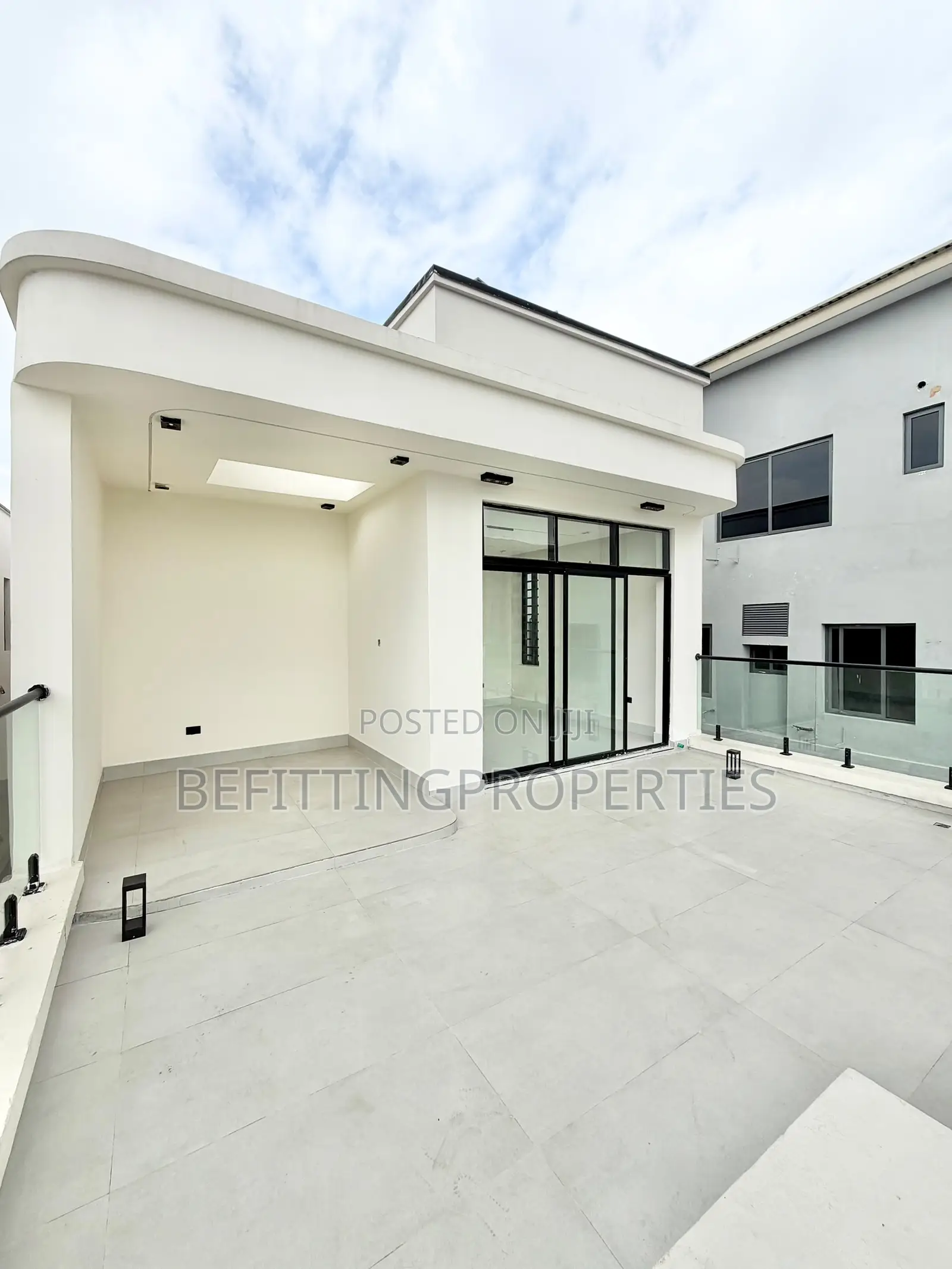 5bdrm Duplex in Lekki for sale