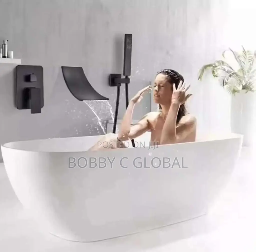 Chrome Luxury Concealed Waterfall Bathtub Mixer With Hand Shower