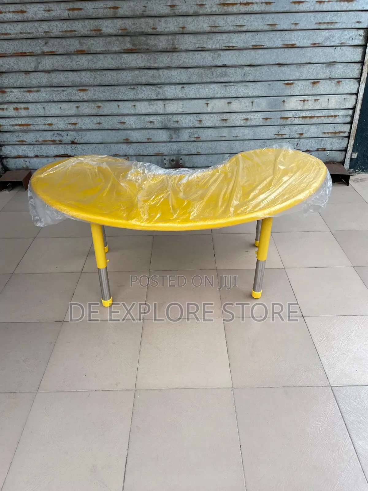 Half Moon Shape Children School Table With Six Chairs