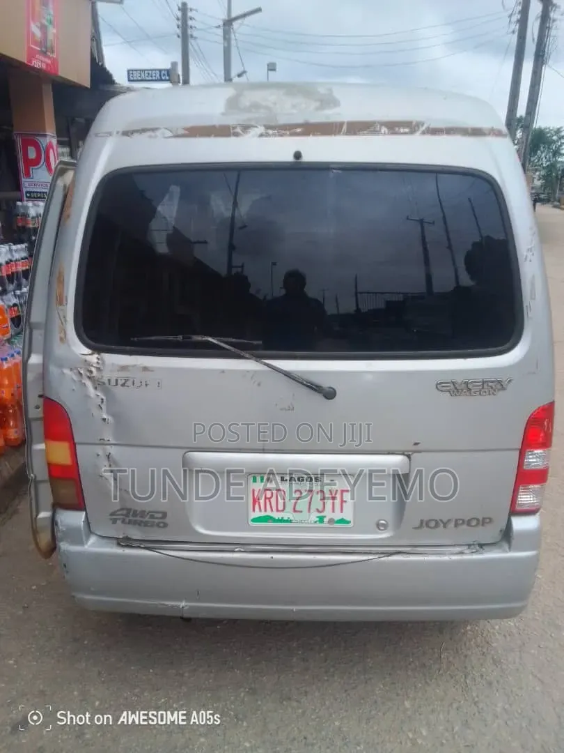 Suzuki Every Wagon 2002 White