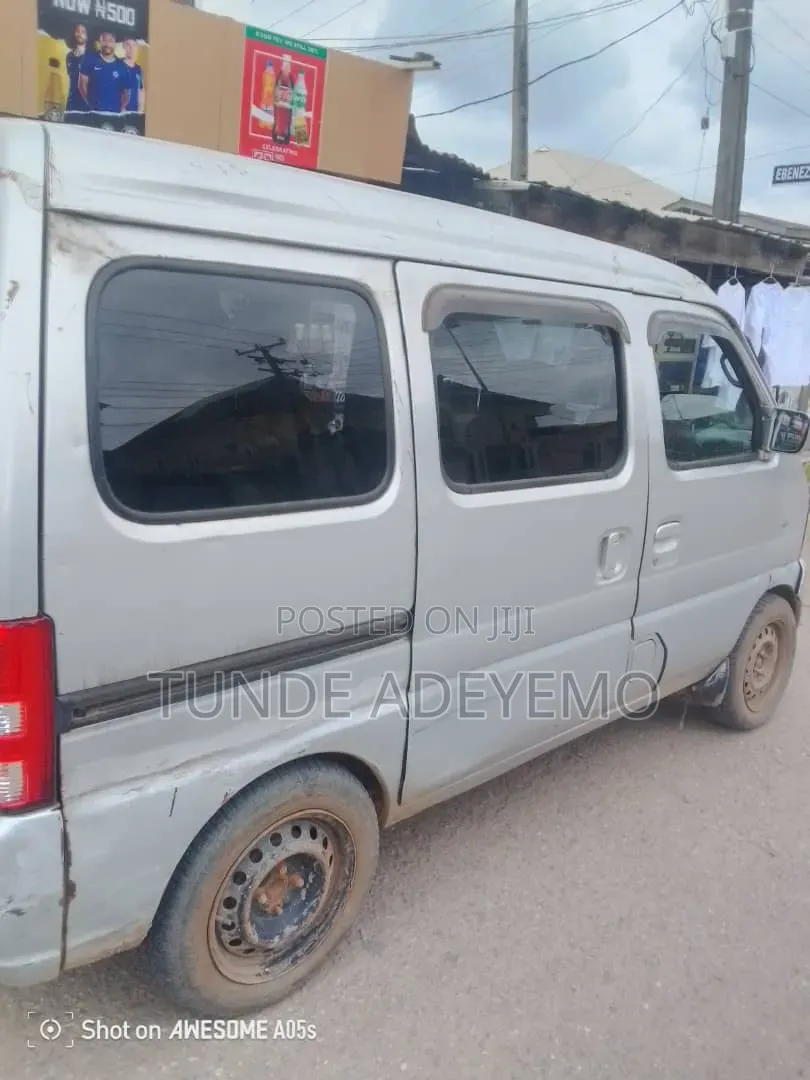 Suzuki Every Wagon 2002 White