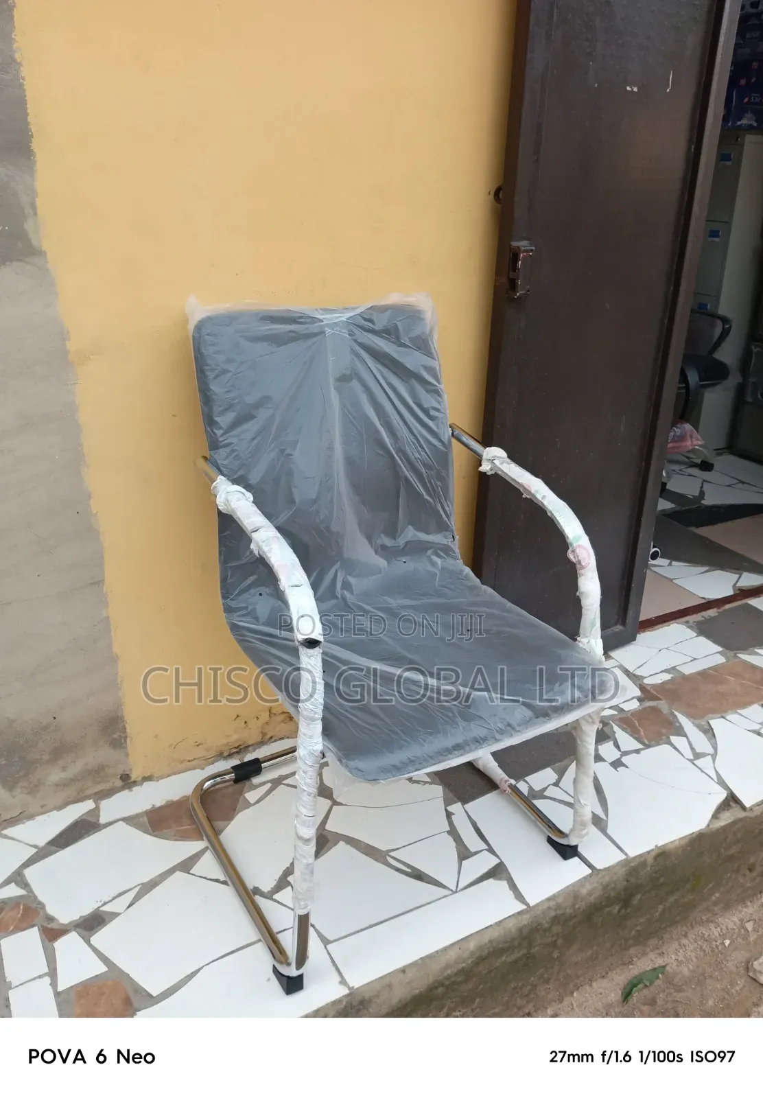 Leather Visitors Chair (D601)