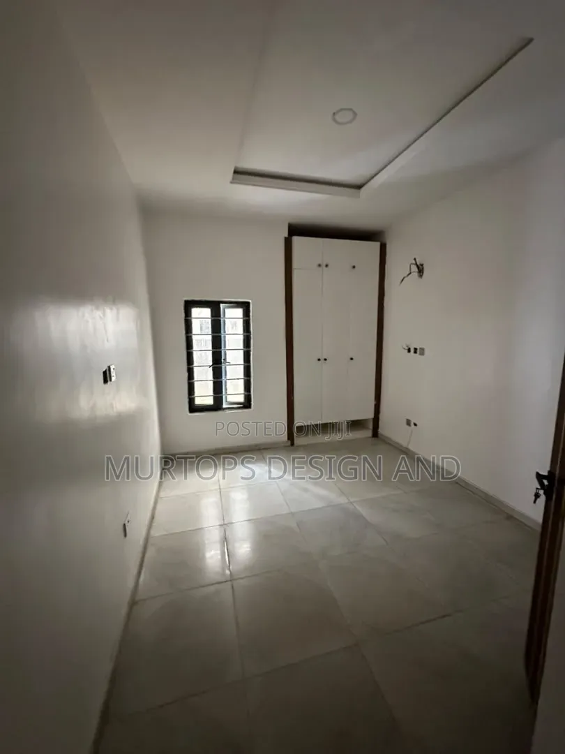 4bdrm Townhouse/Terrace in Lekki Phase 2 for sale