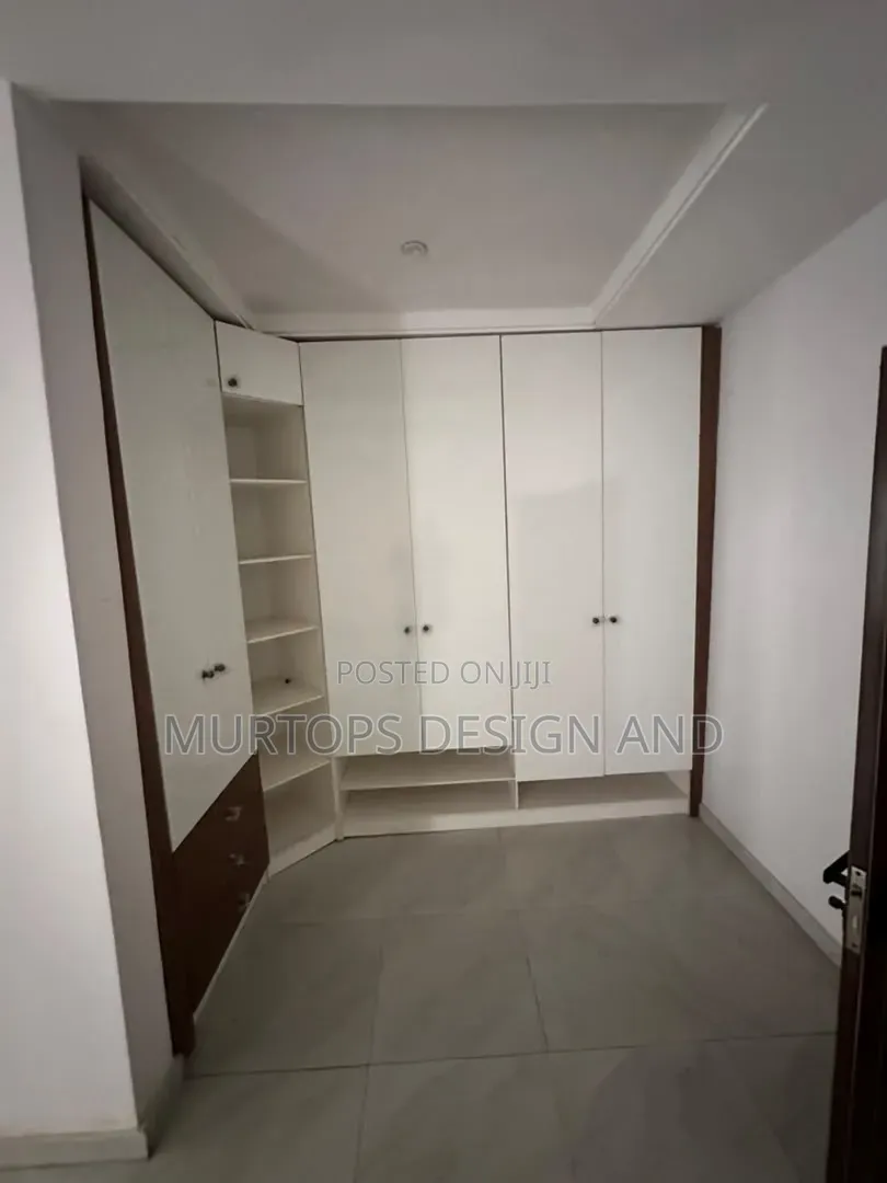 4bdrm Townhouse/Terrace in Lekki Phase 2 for sale