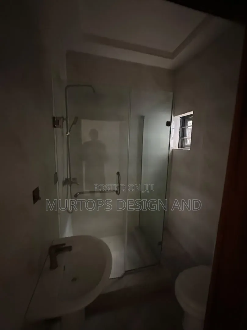 4bdrm Townhouse/Terrace in Lekki Phase 2 for sale