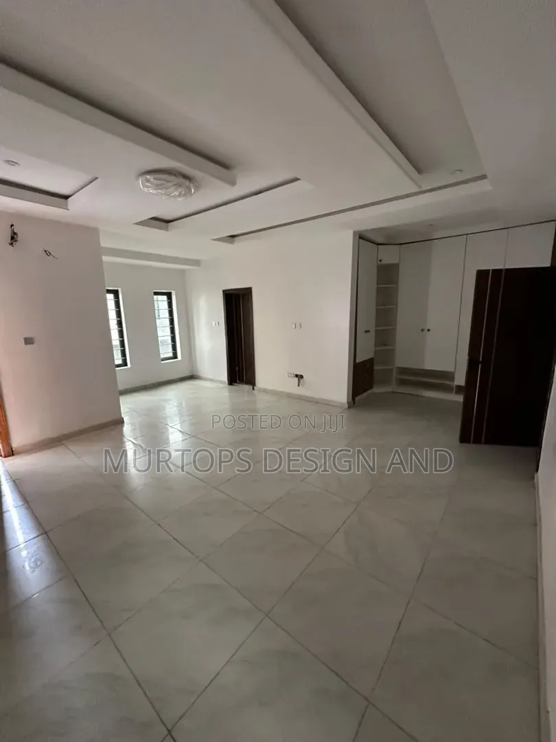 4bdrm Townhouse/Terrace in Lekki Phase 2 for sale