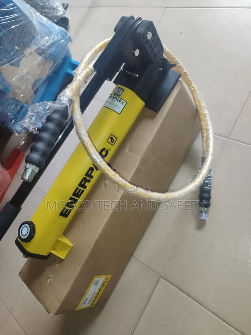 Enerpac P392 Hydraulic Hand Pump – Two-Speed Portable Pump