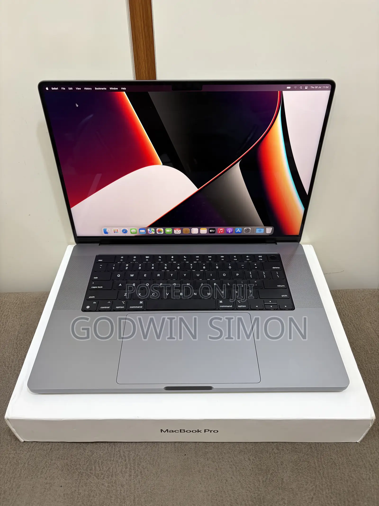 Laptop Apple MacBook Pro 2021 M1 16GB Apple M1 Pro SSD 512GB