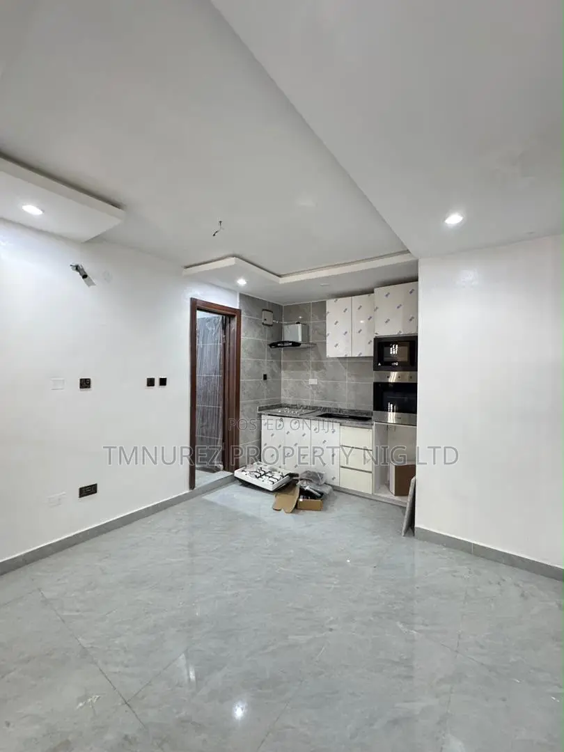 2bdrm Apartment in Surulere for sale