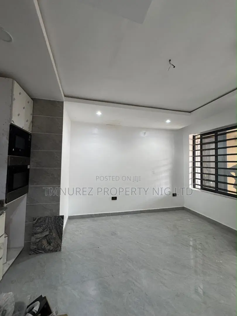 2bdrm Apartment in Surulere for sale