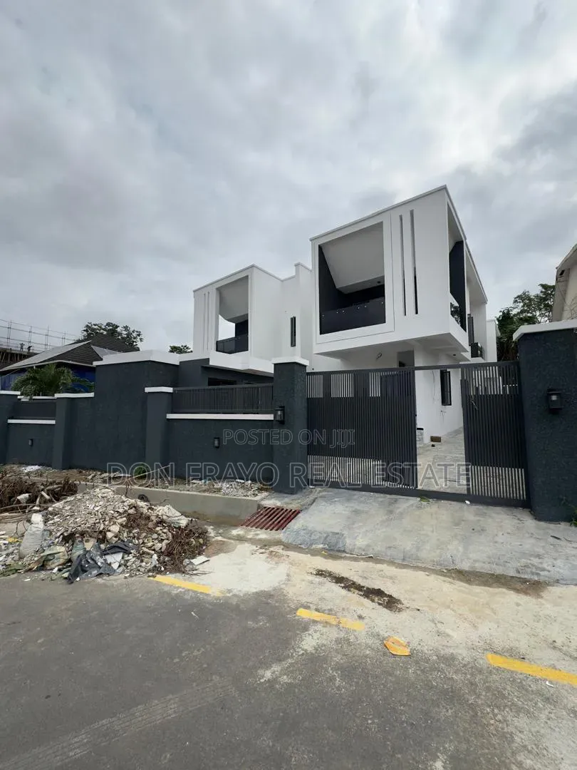 4bdrm Duplex in Adeyi Avenue, Old Bodija for sale