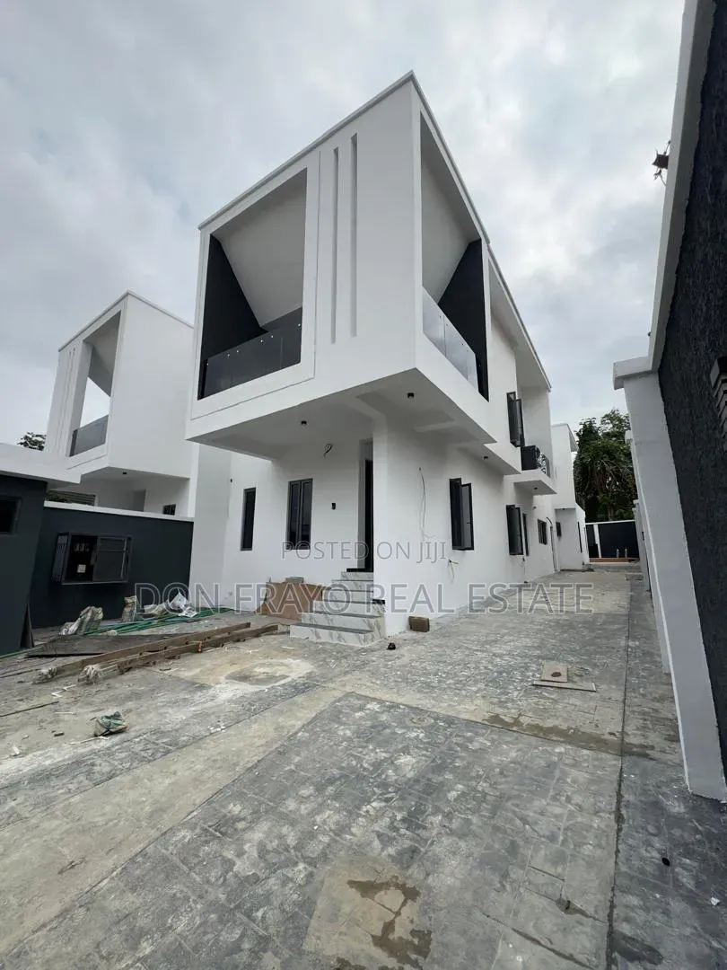 4bdrm Duplex in Adeyi Avenue, Old Bodija for sale