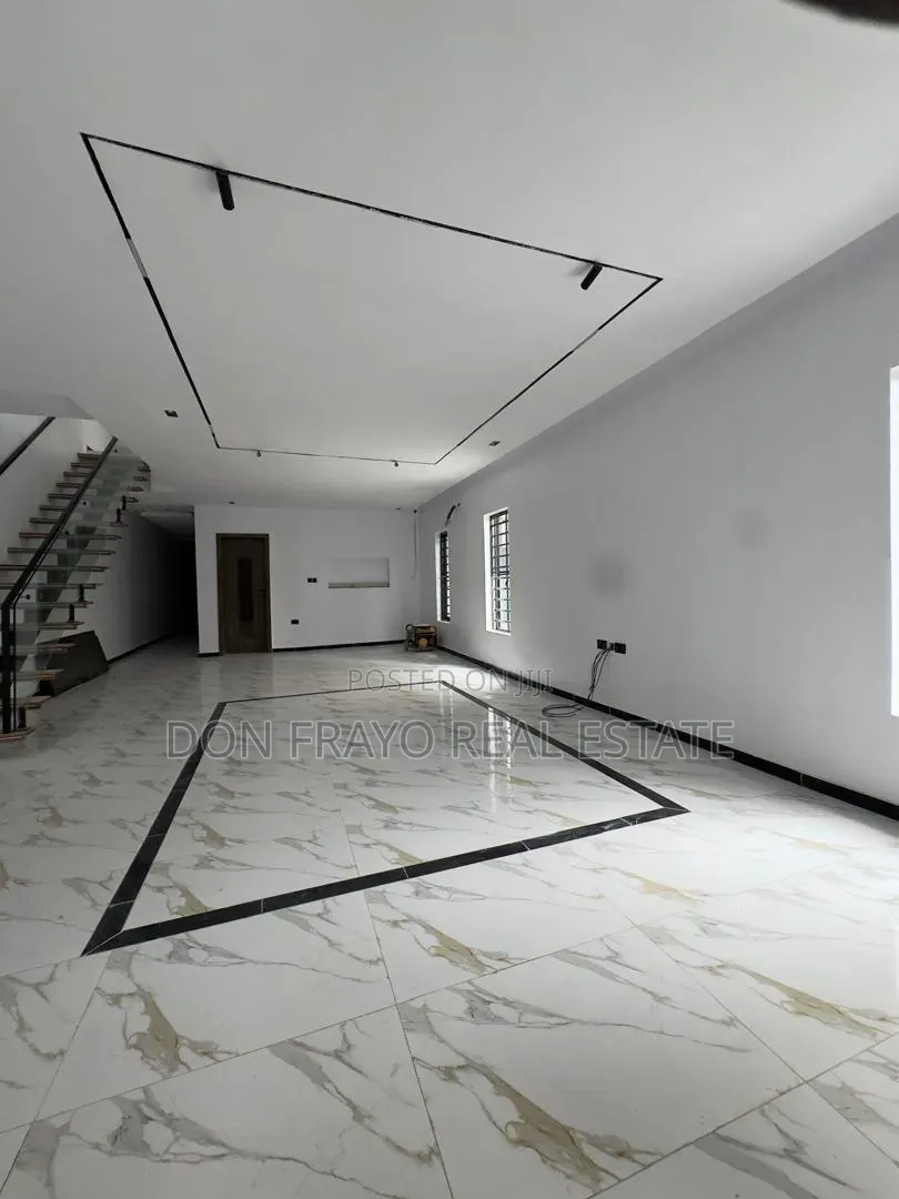 4bdrm Duplex in Adeyi Avenue, Old Bodija for sale