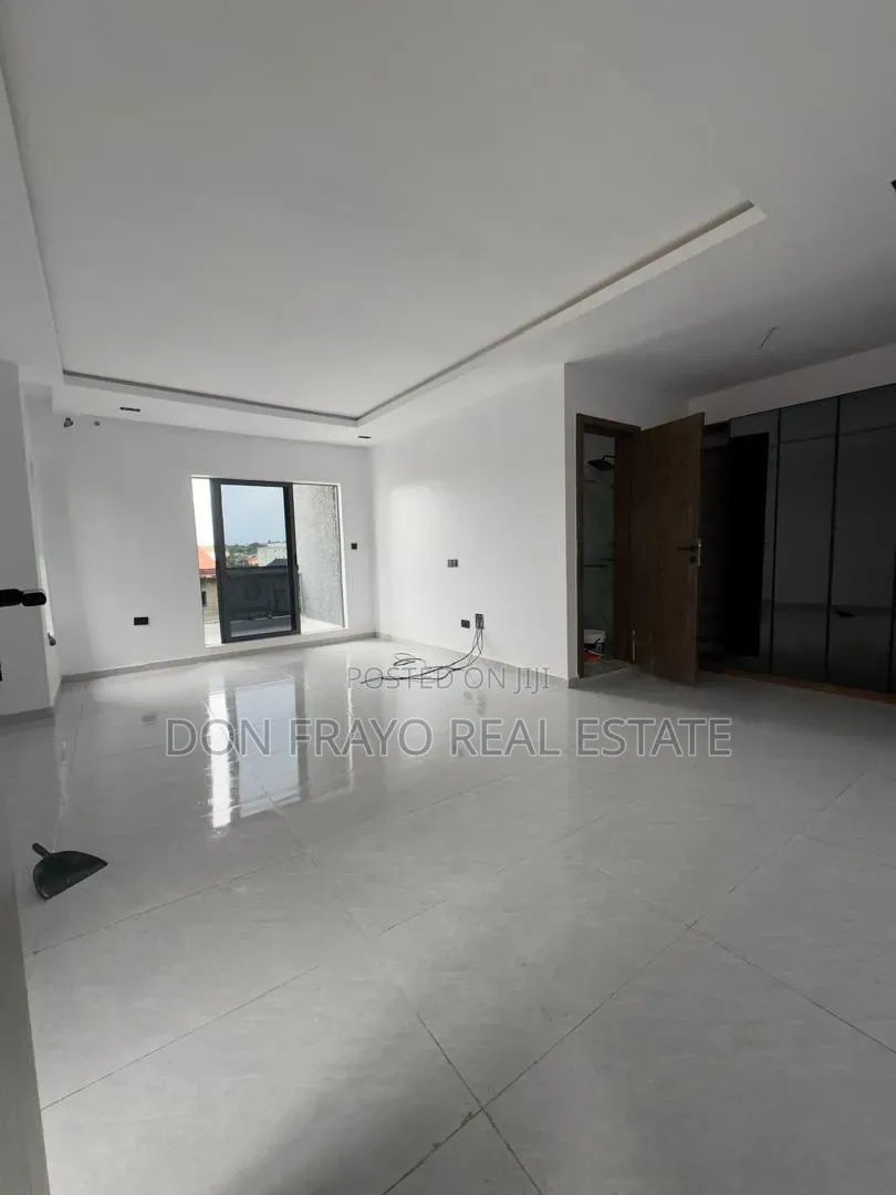 4bdrm Duplex in Adeyi Avenue, Old Bodija for sale