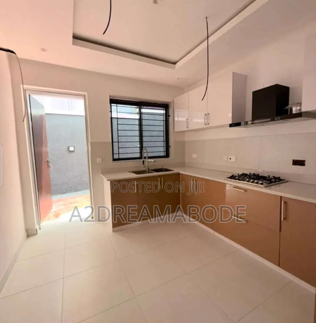 4bdrm Duplex in Ikeja, Adeniyi Jones for rent