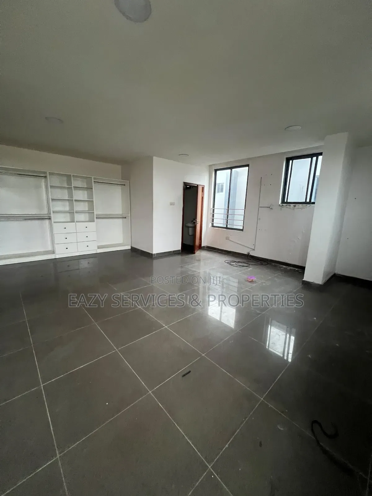 3bdrm Apartment in Gated And Secured, Lekki Phase 1 for rent