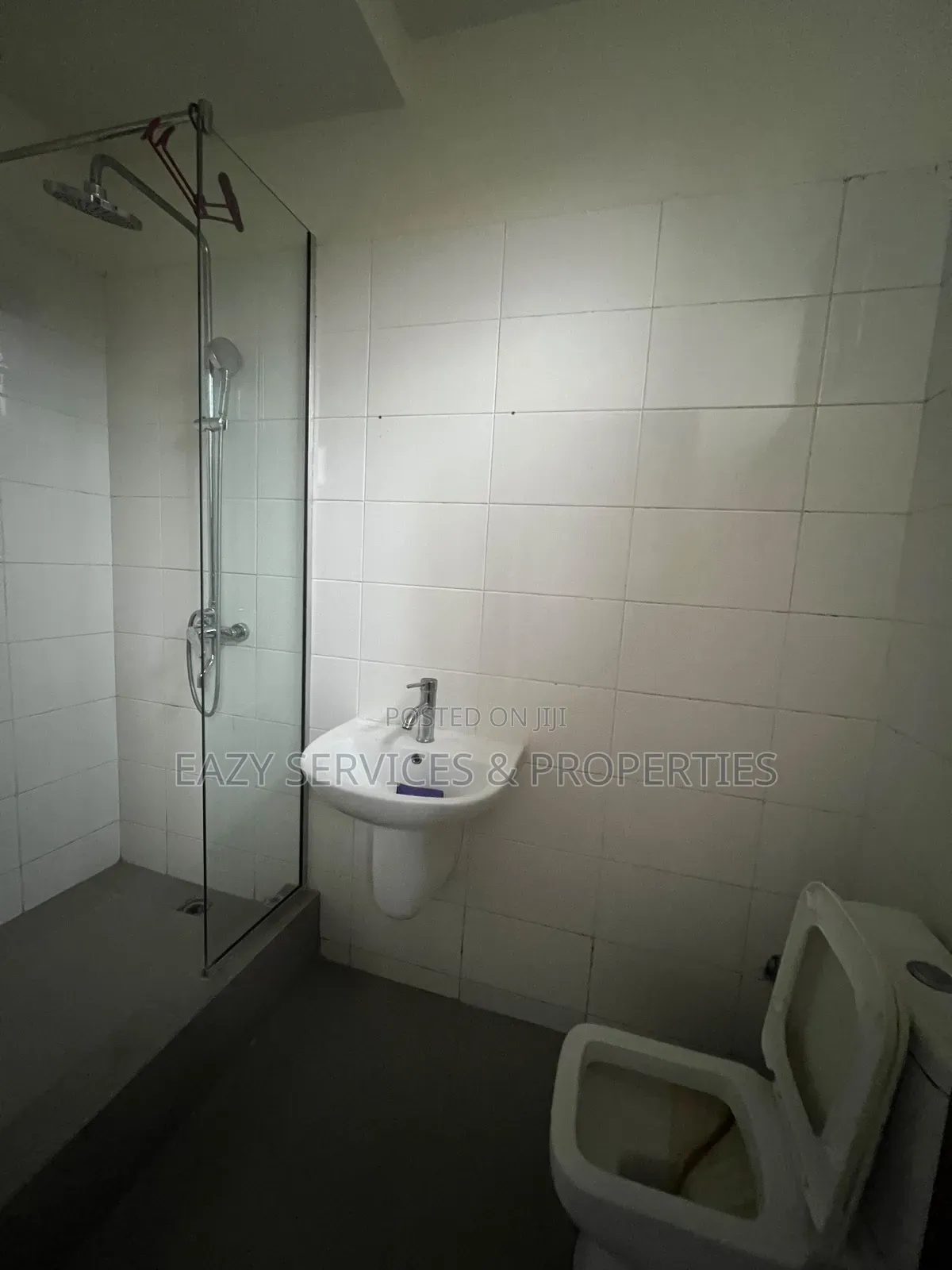 3bdrm Apartment in Gated And Secured, Lekki Phase 1 for rent