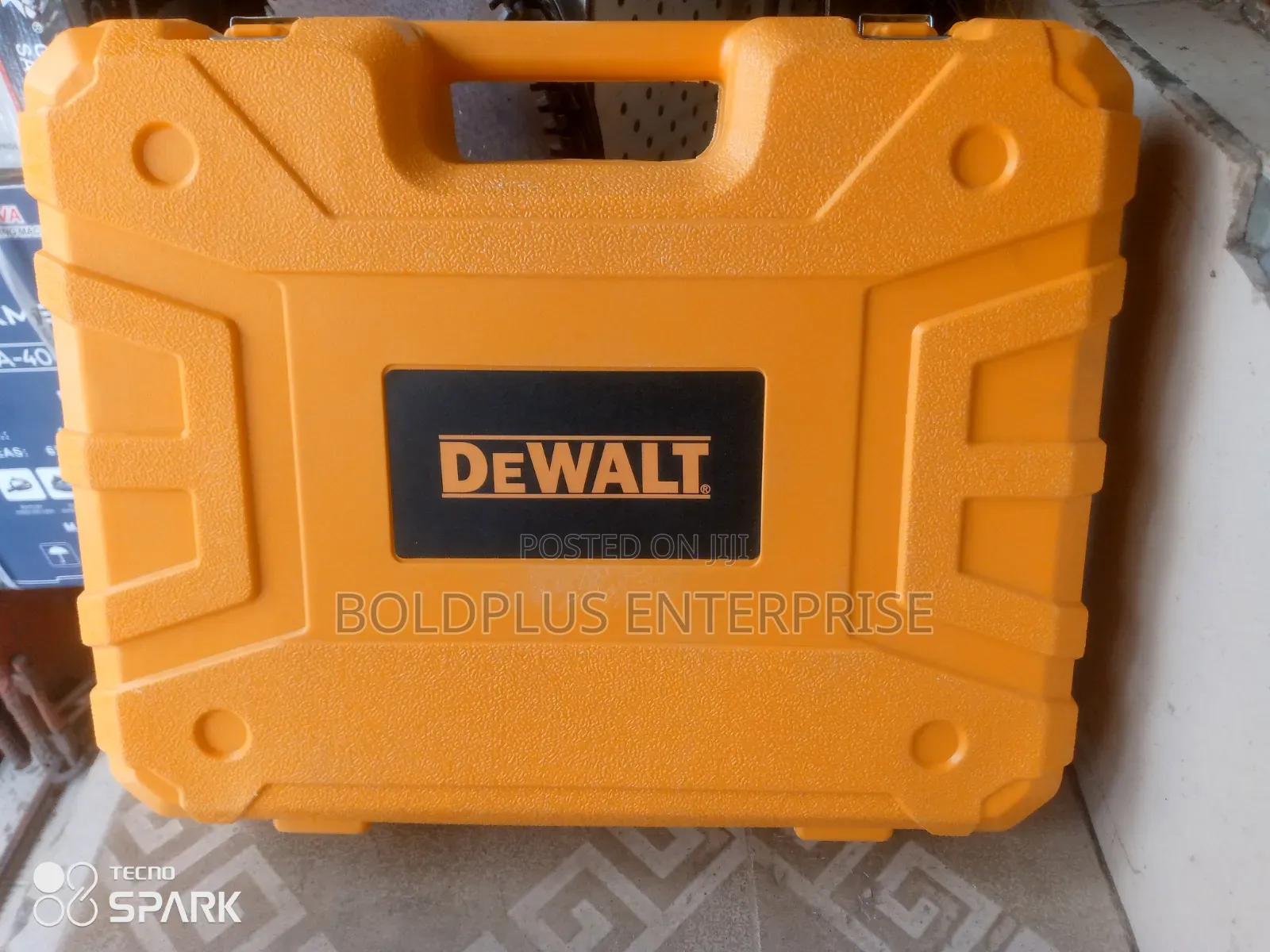 68 Volt Screwing Machine With Tools Set