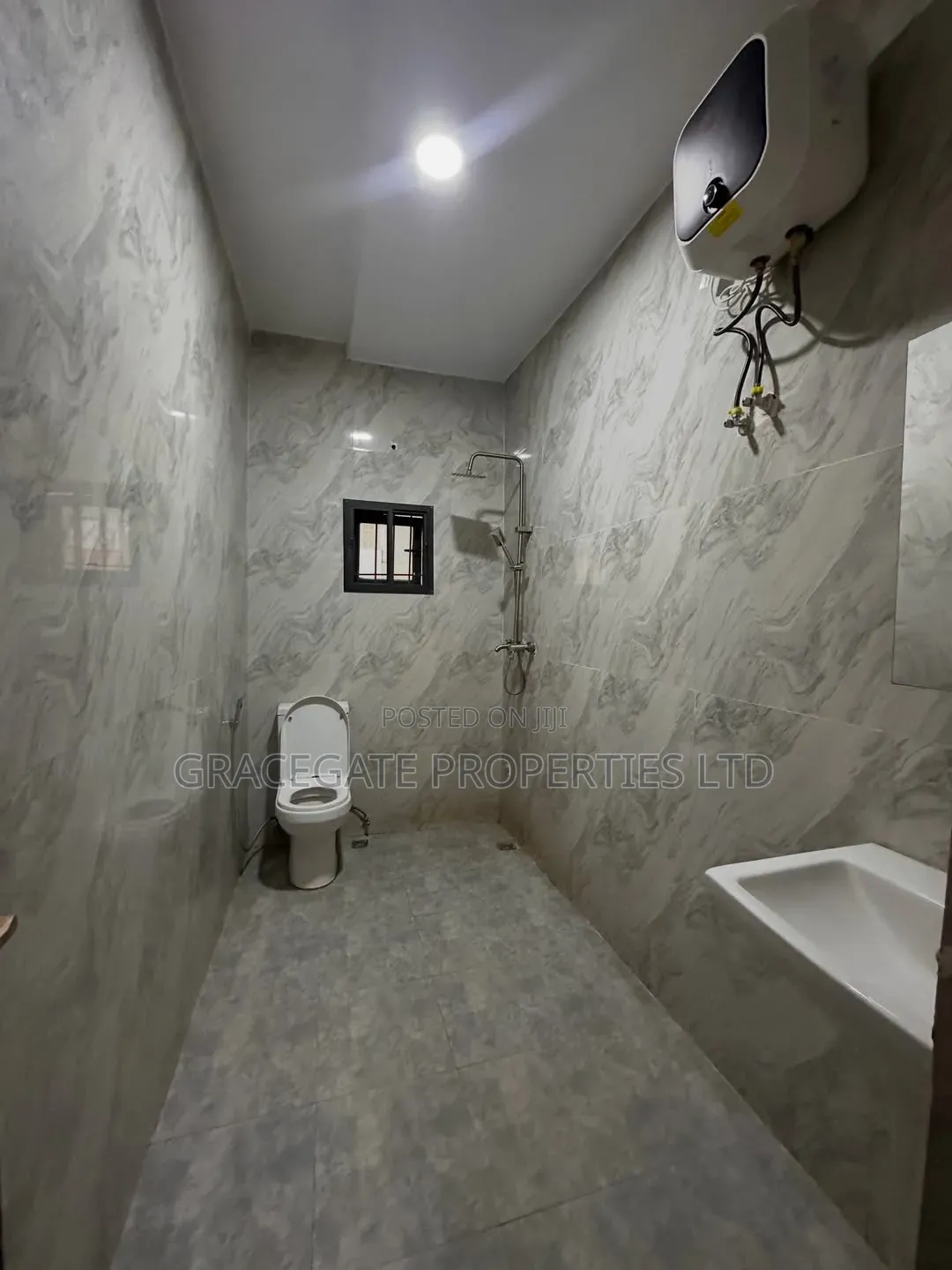 2bdrm Block of Flats in Gwarinpa Main, Life Camp for rent