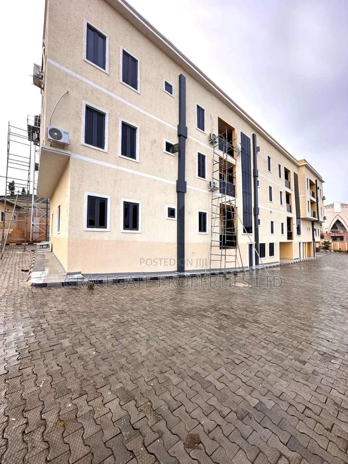 2bdrm Block of Flats in Gwarinpa Main, Life Camp for rent