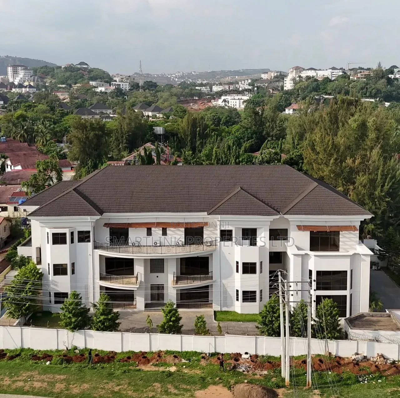 3bdrm Block of Flats in Maitama Main, Abuja for sale