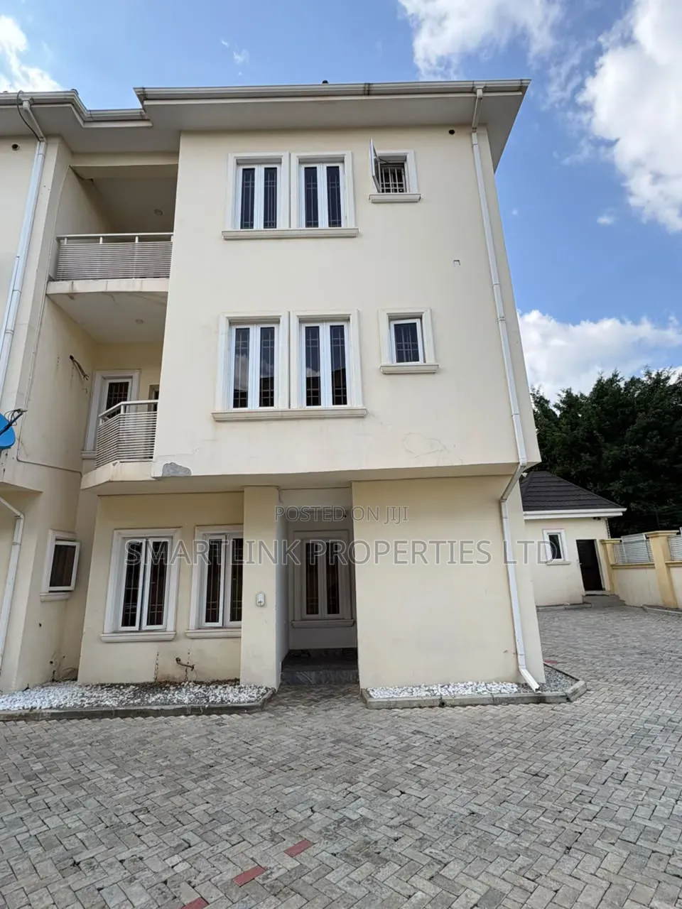 4bdrm Duplex in Guzape Main, Abuja for sale