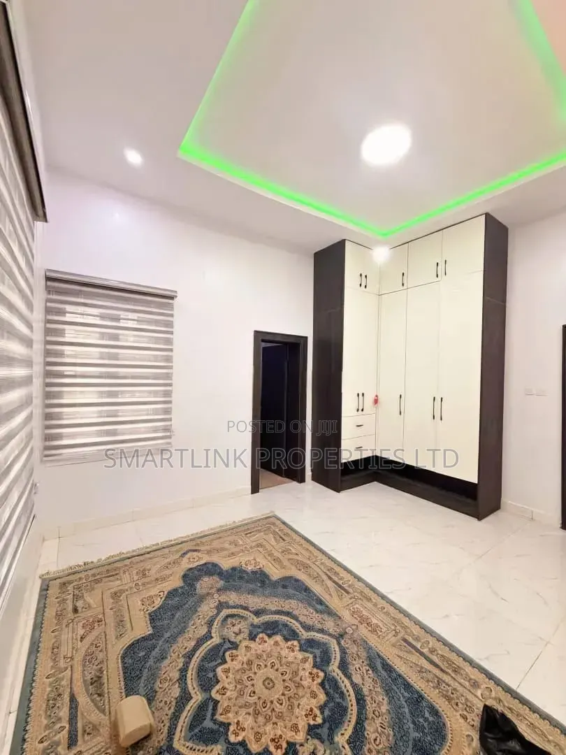 3bdrm Apartment in Wuye Main, Abuja for sale