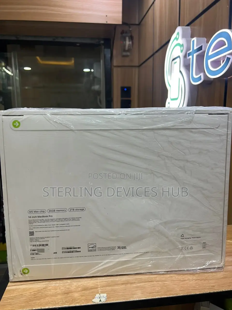 New Laptop Apple MacBook Pro 2026 M5 Max 36GB Apple M5 Max SSD 2T