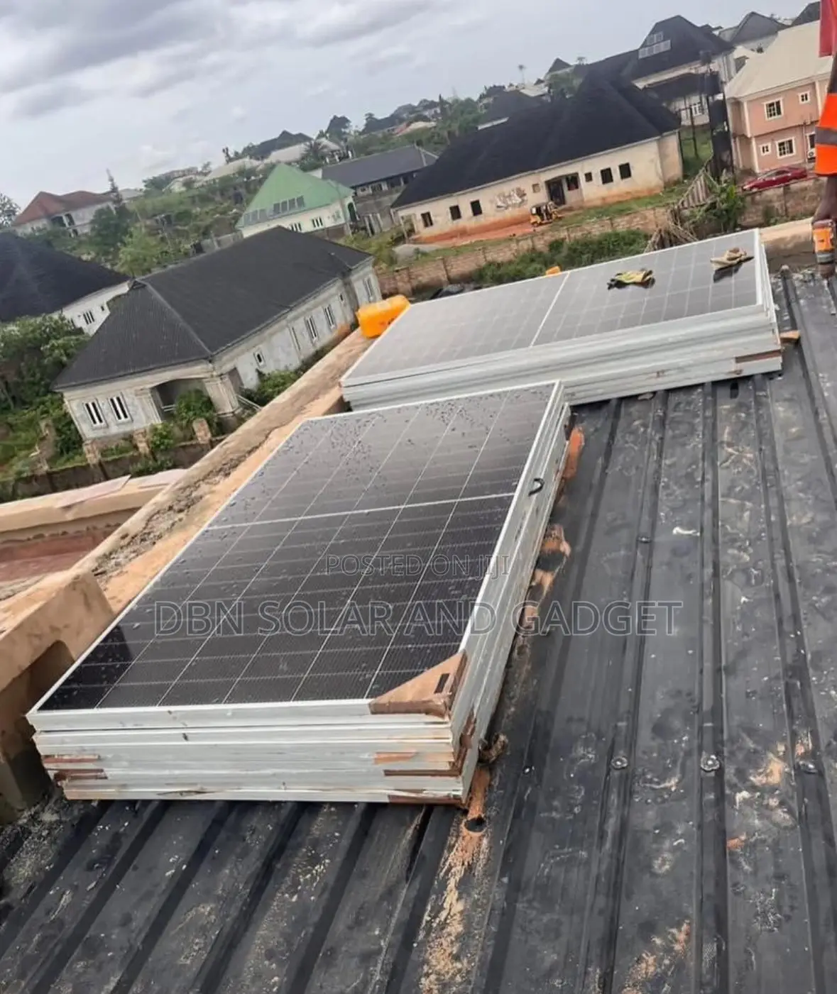 630w Jinko Mono Solar Panel Halfcut 144cell Much Available in Stock