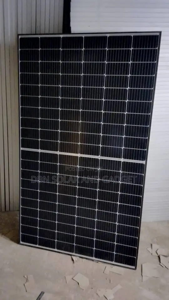 560w Jinko Solar Mono Panel Halfcut 120cell Very Good Quality