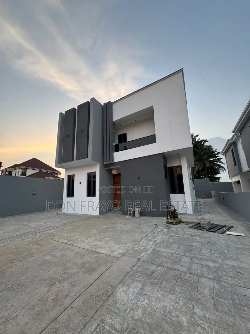 4bdrm Duplex in Main Jericho Gra for sale