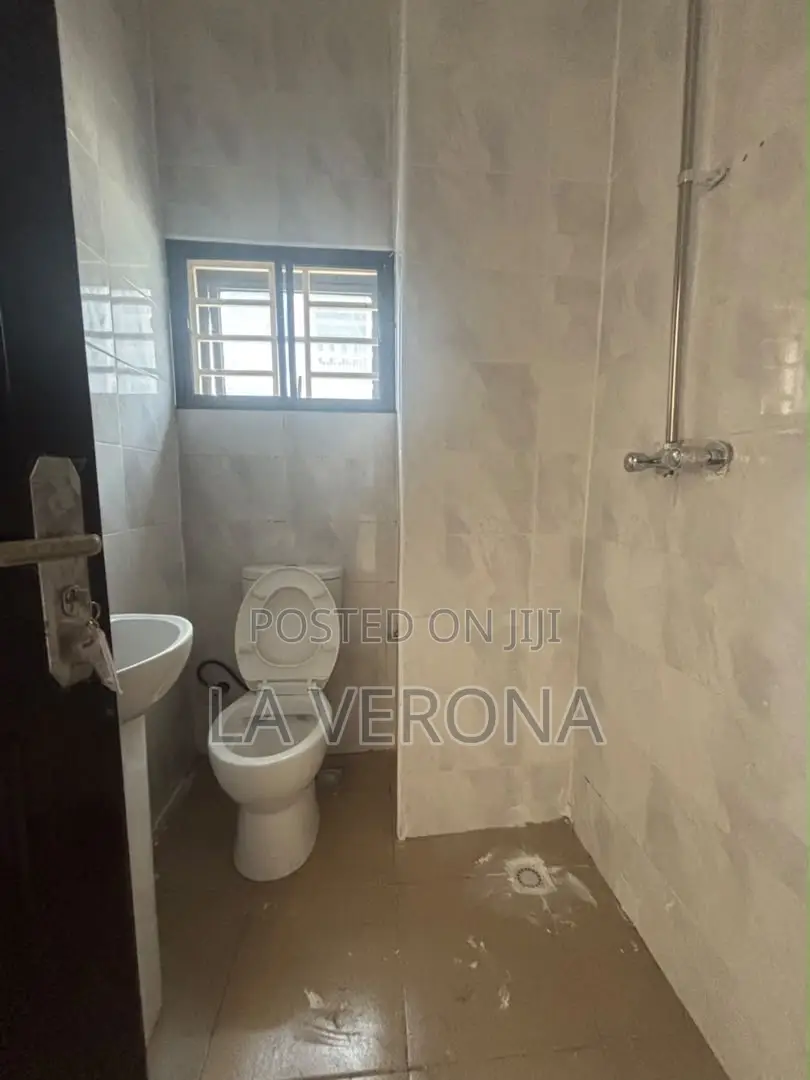3bdrm Block of Flats in Idu for rent