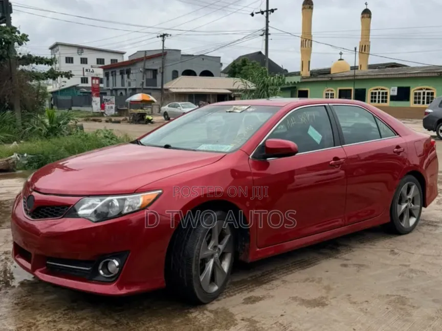 Toyota Camry SE V6 4dr Sedan (3.5L 6cyl 6A) 2013 Red