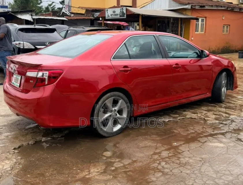 Toyota Camry SE V6 4dr Sedan (3.5L 6cyl 6A) 2013 Red