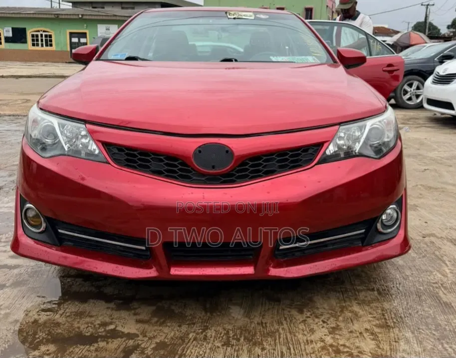 Toyota Camry SE V6 4dr Sedan (3.5L 6cyl 6A) 2013 Red
