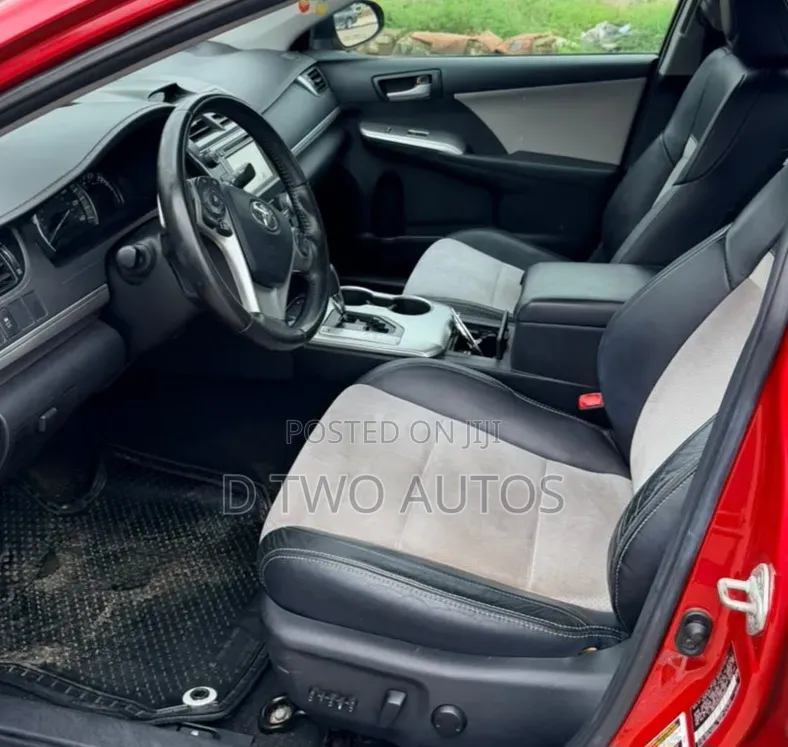 Toyota Camry SE V6 4dr Sedan (3.5L 6cyl 6A) 2013 Red