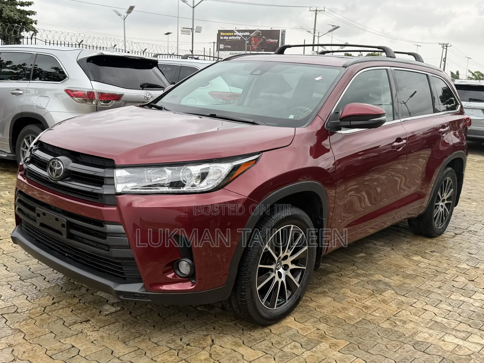 Toyota Highlander SE 4x4 V6 (3.5L 6cyl 8A) 2017 Red