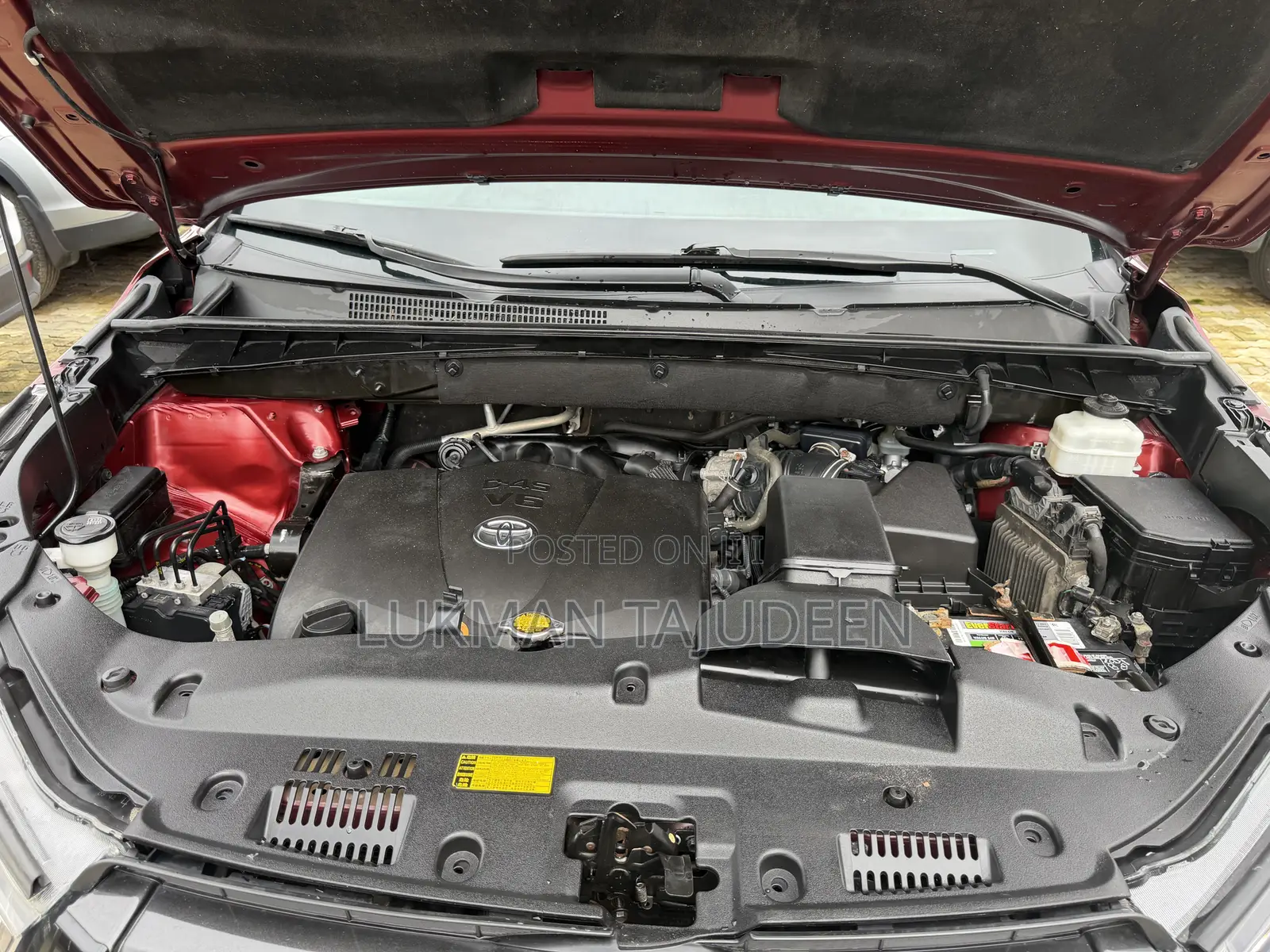Toyota Highlander SE 4x4 V6 (3.5L 6cyl 8A) 2017 Red