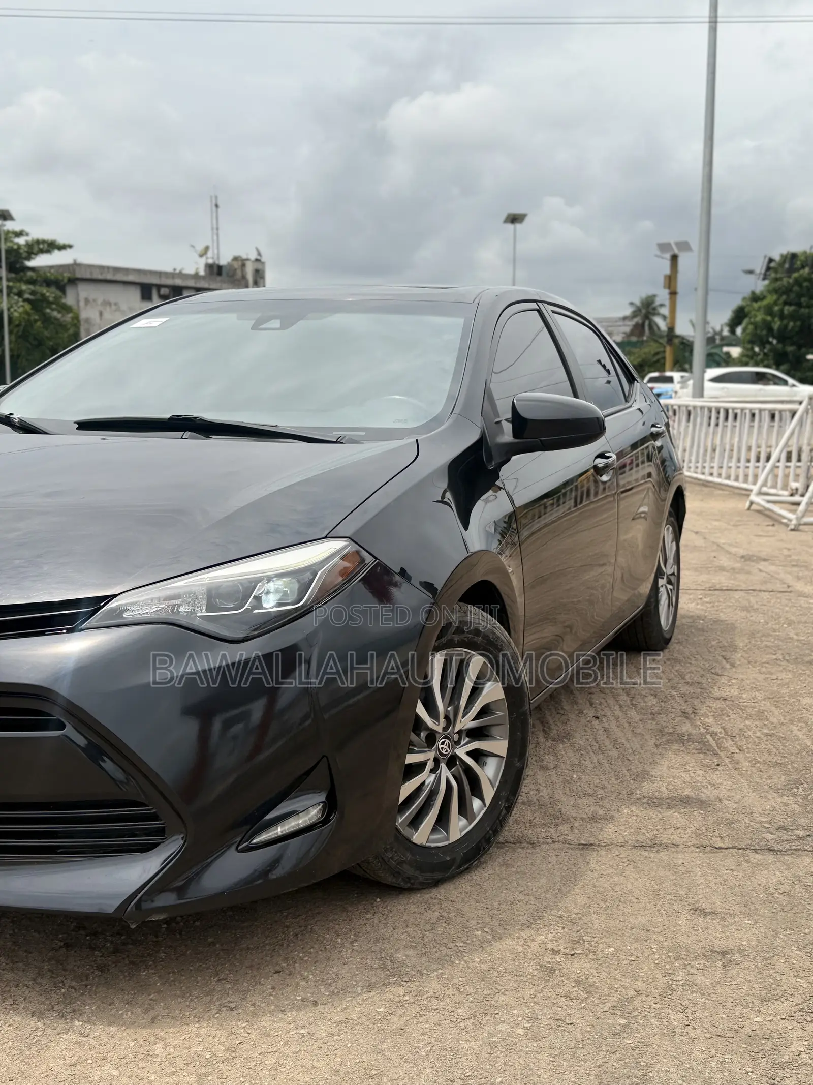 Toyota Corolla XLE (1.8L 4cyl 2A) 2018 Black