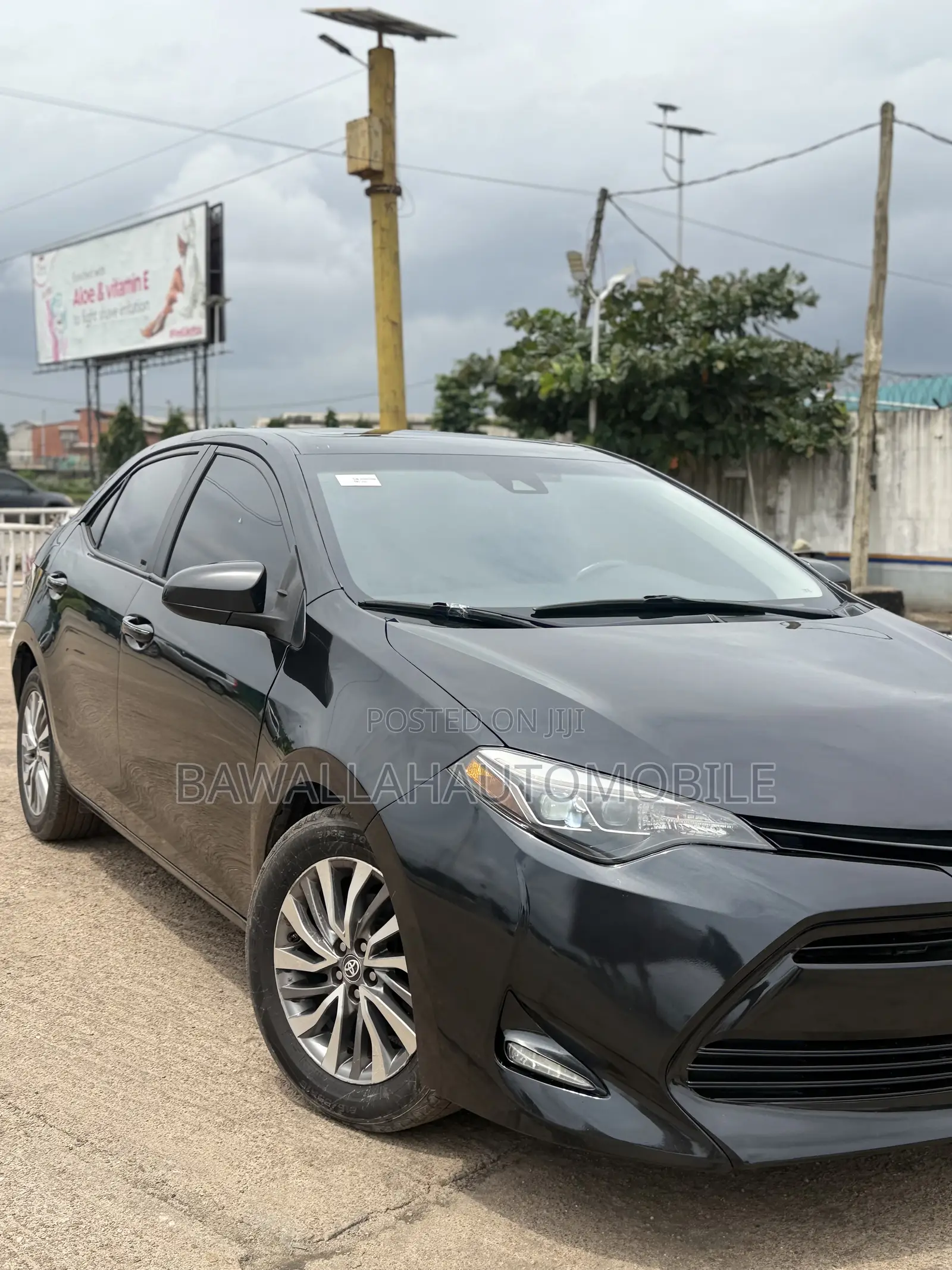 Toyota Corolla XLE (1.8L 4cyl 2A) 2018 Black