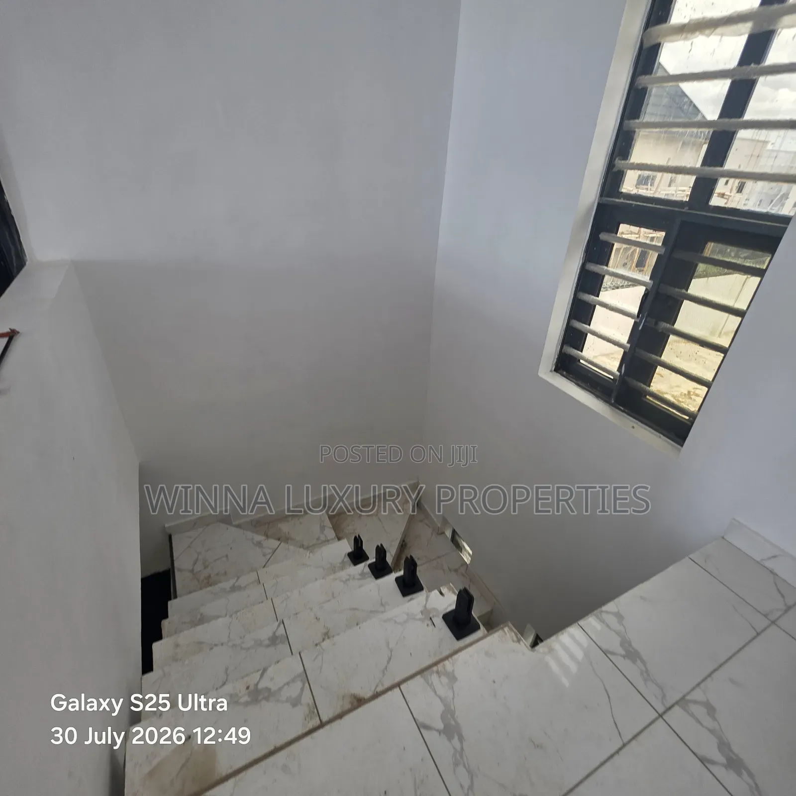 5bdrm Duplex in Around Jedo Axis, Lugbe District for sale