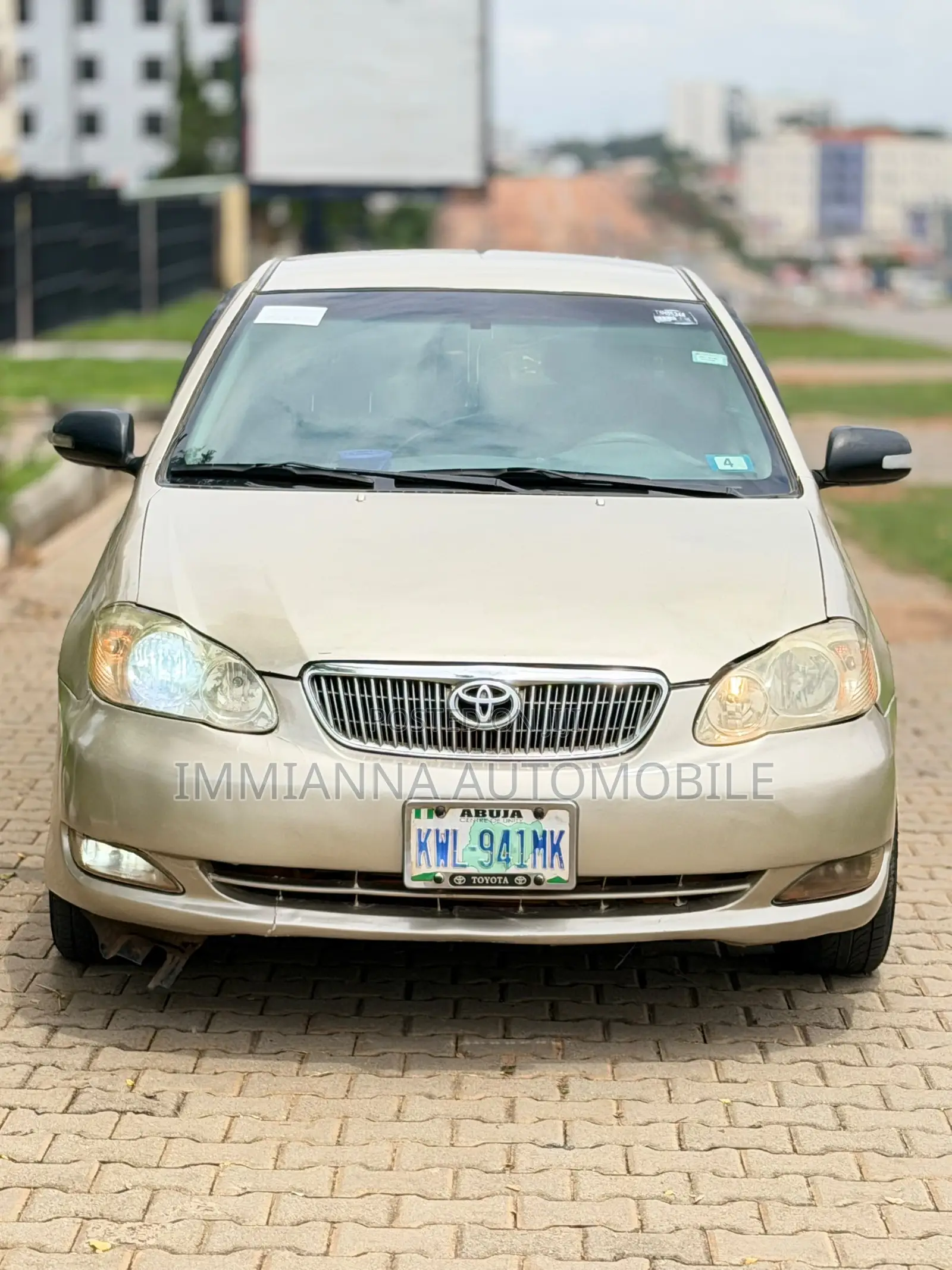 Toyota Corolla LE 2005 Gold