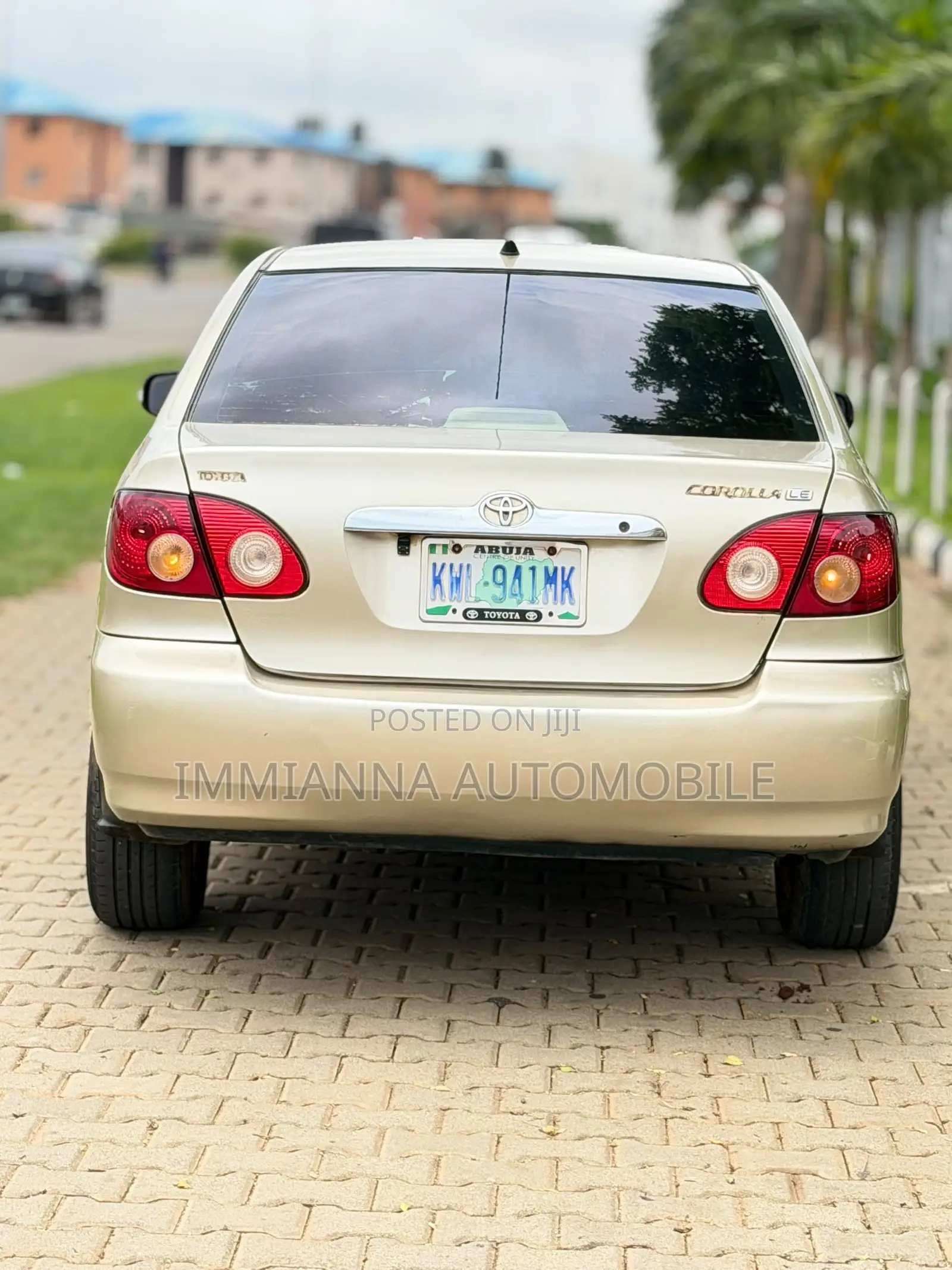 Toyota Corolla LE 2005 Gold