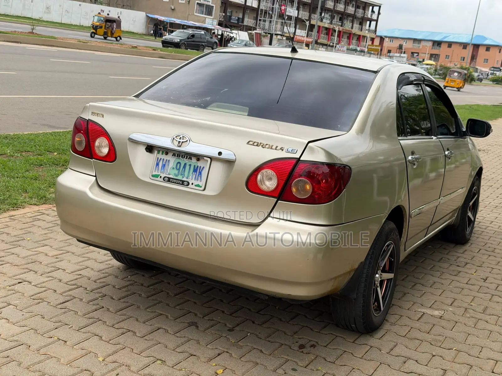 Toyota Corolla LE 2005 Gold