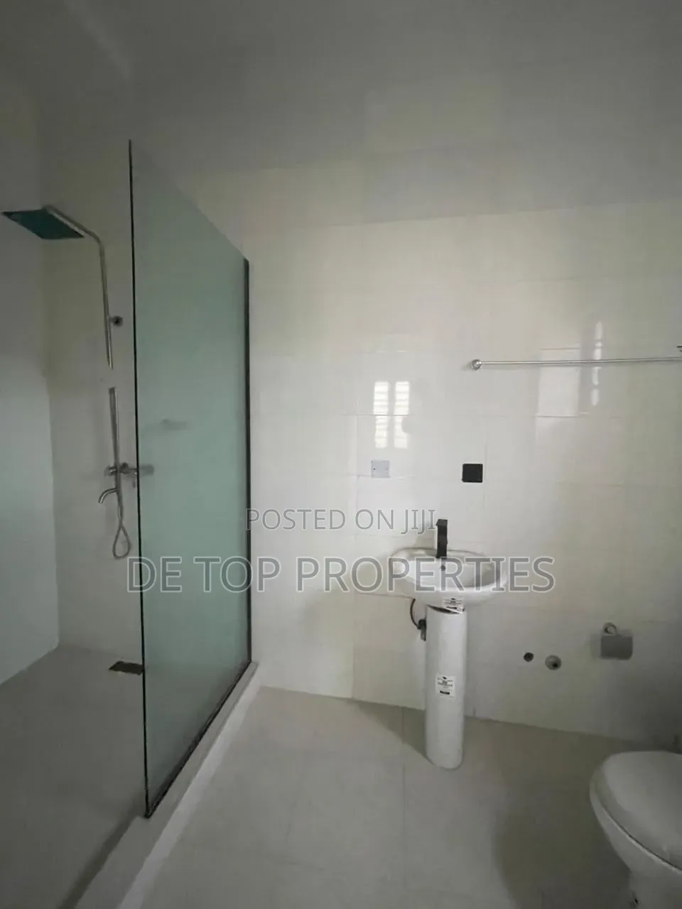 5bdrm Duplex in Ikota Lekki for rent