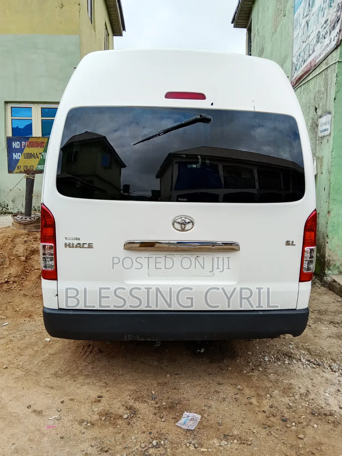 Toyota HiAce 2013 White