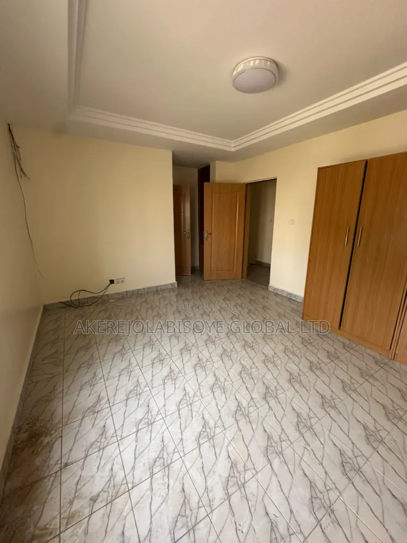 4bdrm Duplex in In An Estate for rent