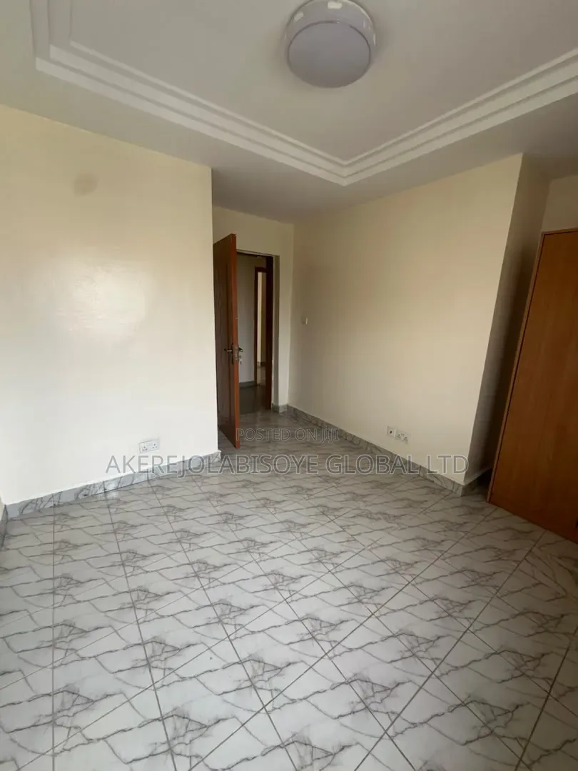 4bdrm Duplex in In An Estate for rent